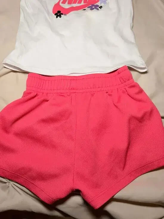 Nike Baby Girls 18M 2-Piece Floral Swoosh T-Shirt and Mesh Shorts Set - Picture 2 of 11